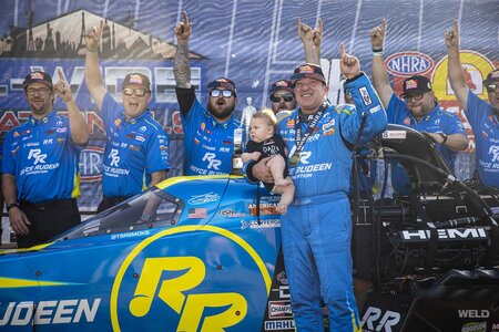 20359154_web1_CAR-NHRA_041325cs_029.jpg
