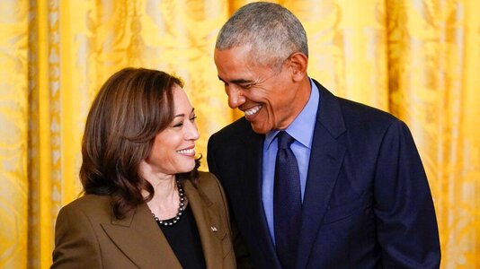 skynews-barack-obama-kamala-harris_6636077-935283529.jpg