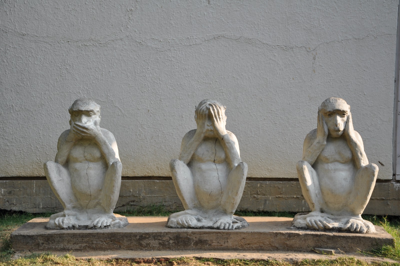 Gandhiji%27s_Three_Monkeys.JPG